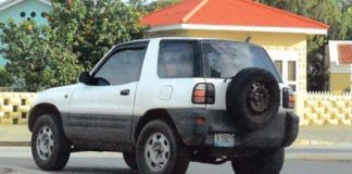 Vehíkulo bandoná riba rotònde Sùrnan di Roosendaal