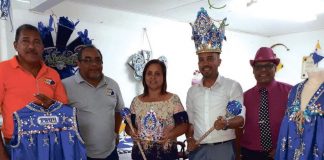 Korona i mantel pa Rei di Tumba