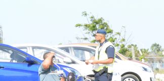 Kontròl di tráfiko dilanti aeropuerto