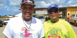 T-shirt i pèchi di FLAMBURO riba merkado