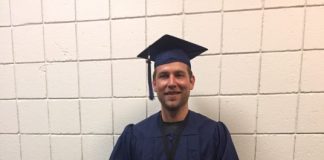 Douglas Abraham a gradua