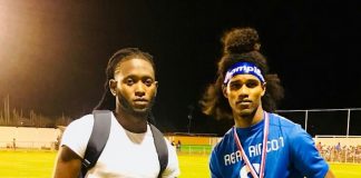 Dos astro di futbòl a topa otro