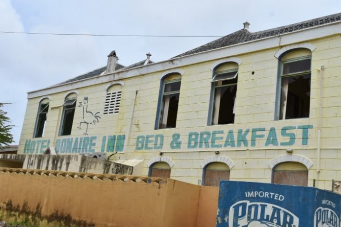 E kas den kua fraternan di Tilburg a biba alrededor di 50 aña