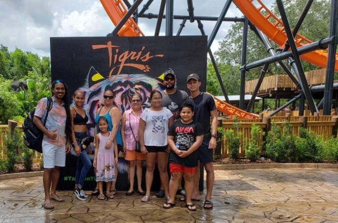 Ewald Abdul a topa Fittipaldi Pietersz, kada un ku nan famia na Tampa, Florida.