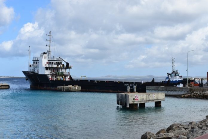 barkunan di kònteiner Don Andres i Doña Luisa
