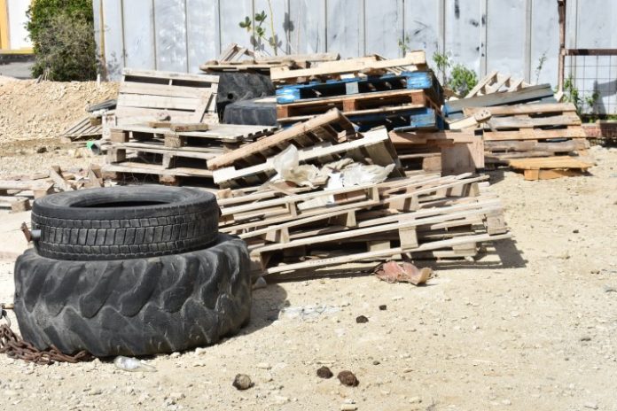 Waf di Eneca òf Waf Nobo, situá na Kaya Charles E.B. Hellmund