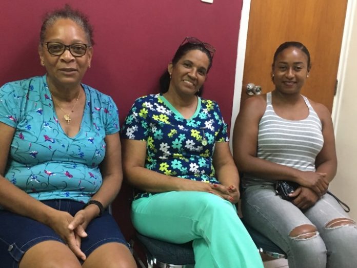 Sharline Anthony, Jeanine Bernabela i Joella Garia na redakshon di Extra ayera tardi.