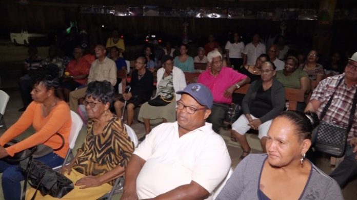 Parti di e públiko ku a asistí na e aktividat di 15 aña di ‘Luna Yen’ ku ta kuminsá pasa awe na Bonaire.tv.