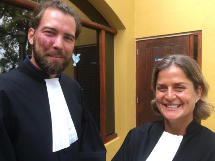 Abogadolnan Winkel i Van Lieshout den kaso Yana.