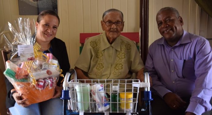 Seferina “Sefe” Cicilia un bishita na su kas Den Stashi