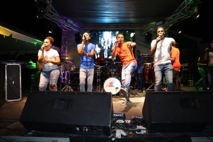 Tremendo selebrashon 4 aniversario Radio Live 99.9FM
