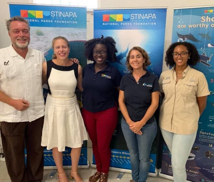 Carola Schouten vists STINAPA