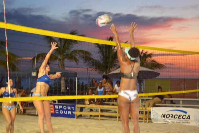 El Salvador a gana Aruba den Beach Volleyball