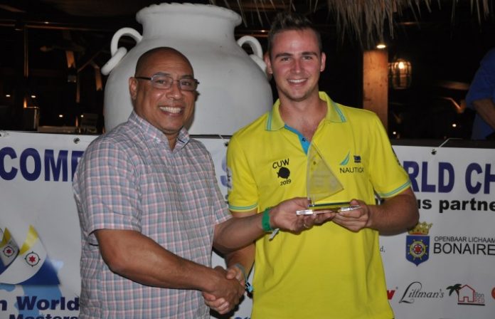 David Hernández ta mantené posishon mas haltu