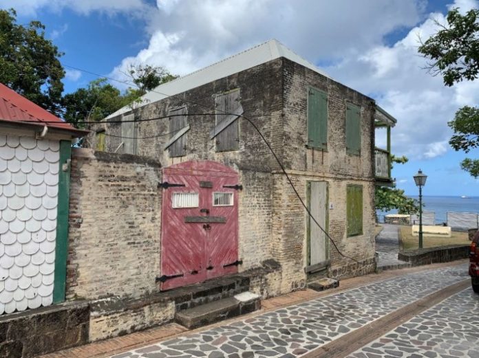 Un impreshon di The Hill Compound ku kara pa laman. (Potret: ir. Michael Newton)