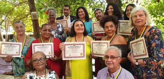 Sertifikado di honor pa Denise de Jongh