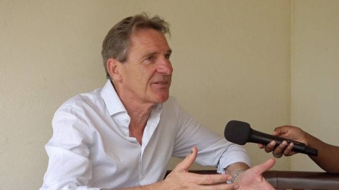 Gert Oostindie, profesor di historia post-kolonial.