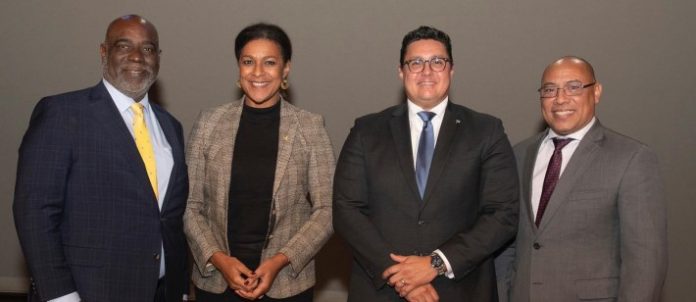 Riba invitashon di minister plenipotensiario di Kòrsou, Anthony Begina, diputado Elvis Tjin Asjoe