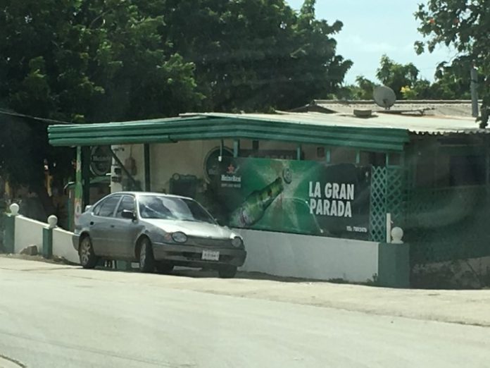 E snèkbar na Kaya Grastèlchi kaminda parti patras tin apartamentu.