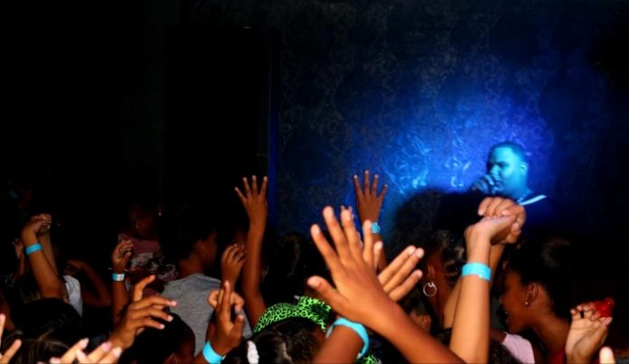 GLOW IN THE DARK' - Disco Night