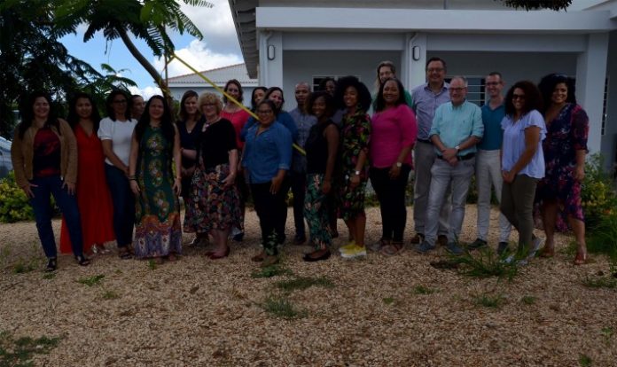 Kursistanan di e diferente islanan tabata na Boneiru pa e promé siman di e kurso di Sikólogo di salubridat.