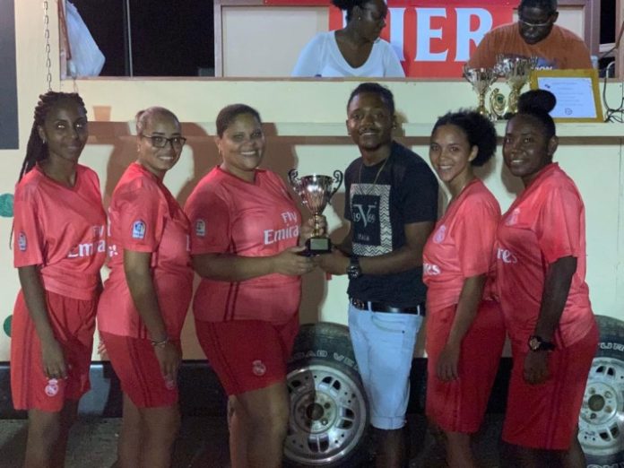 Girls with Swag i Fire Ball kampion bolas krioyo