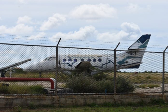 Avion bieu ku awor BIA ke duna pa pone na Subí Blanku. Pero ta Brantwer nan kier a dun'é pa hasi ehersisio. BIA mester duna pueblo kuenta pa loke nan a hasi.