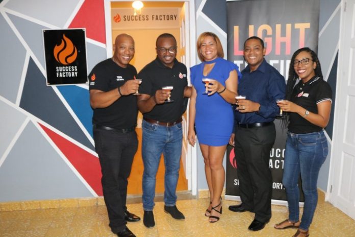 Apertura ofisina di 'Succes Factory'