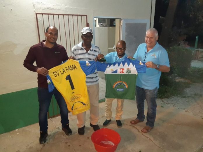 La Fama a bendishoná unifòrm