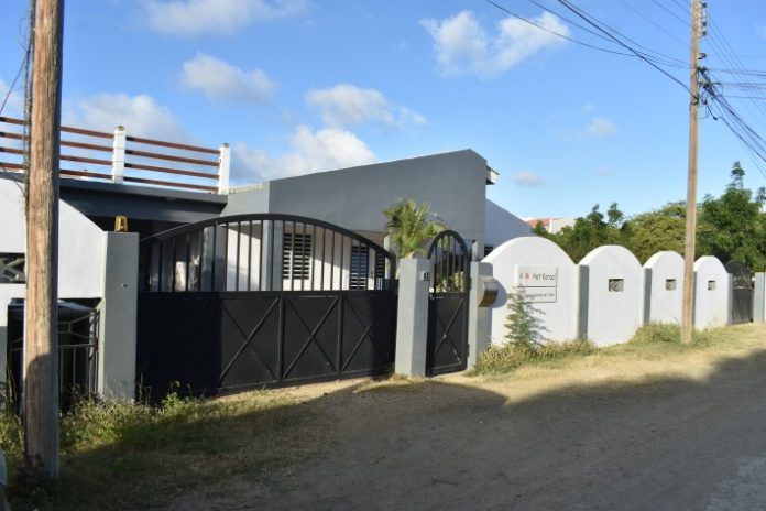 Aki e skol di enseñansa spesial 'Het Koraal' ta situá den Kaya Mississippi.