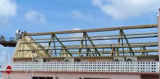 Ainda hopi edifisio ku dak di asbèst