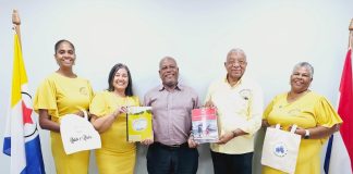 Bishita di kortesia serka Diputado Kroon