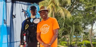 Divi Flamingo a despedí di su strea briante