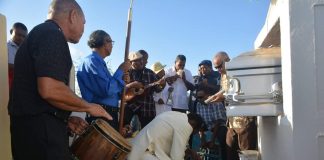 Kompa Can Koeks; Agensia funerario di Rincon (3)