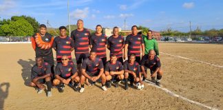 Deportivo kampion torneo futbòl Teach United