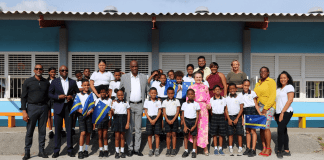 Lès relashoná ku historia i archivo