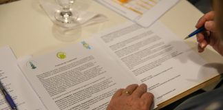 Gobierno di Aruba hunto cu e Asociacion di Consuladonan A firma un protocol di cooperacion