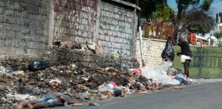 Polis ta dal bèk Morto durante pelea