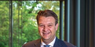 Han van Midden sekretario Kolegio di Supervishon Finansiero