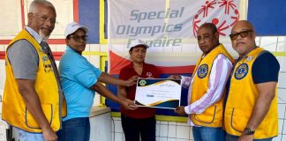 Lions ku donashon na Special Olympics
