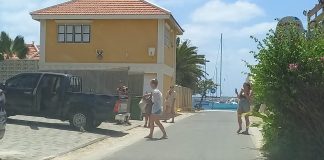 Yuana ta hinka turistanan den pániko