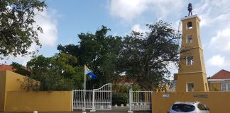 Hòmber di 73 aña dilanti hues pa kore outo bou influensia di alkohòl