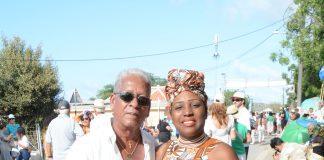Hende ku nunka promé a mira otro