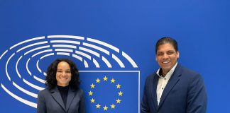 Clark Abraham a bishita Parlamento Europeo