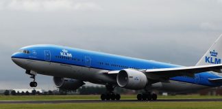 Buelo di KLM ta bolbe Schiphol debí na problema tékniko