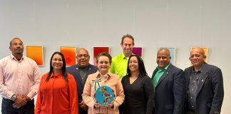 Momento spesial di despedida pa van Huffelen