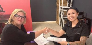 Zen’s Bar & Cafe pronto den Bonaire HarborSide Mall