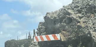 Despues di publikashon di BONERIANO Reflektor riba barankanan na Piedra Krus