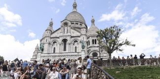 Sùrnan di Basílika Sacré-Coeur maltratá pa Mama Superior pa hopi aña