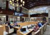 Parlamento i Promรฉ Minister a deliberรก tokante desaroyo di Refineria